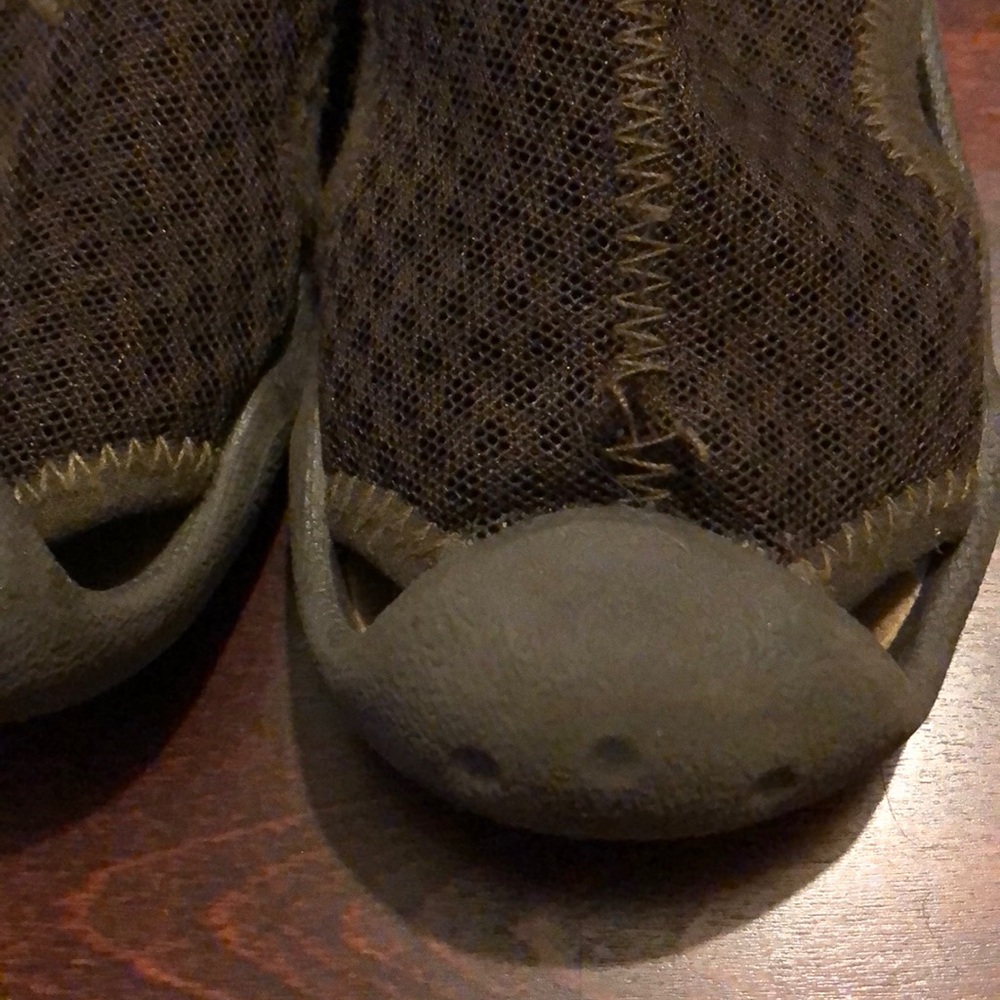 Size 10 Crocs - Picture 3 of 4
